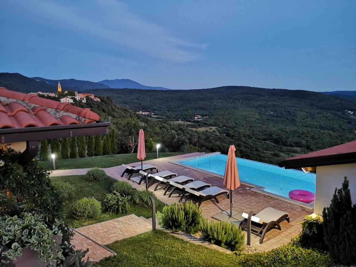 Home Andrea With Infinity Salty Pool Roč Kültér fotó