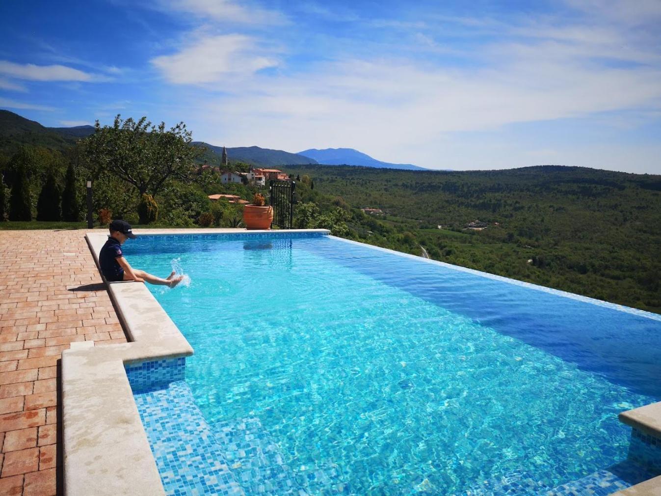 Home Andrea With Infinity Salty Pool Roč Kültér fotó